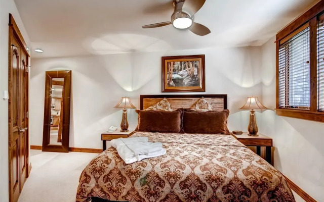 Luxury 3 Bedroom Ski in, Ski Out Mountain Vacation Rental Just Steps from the Snowflake Ski Lift