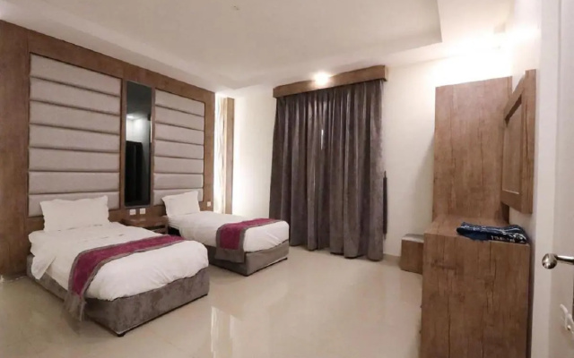 Almakan hotel 108