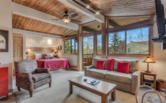 Laurelwood Condominiums Studio Premier Unit 309