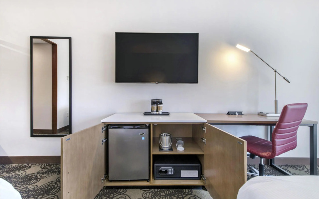 DoubleTree by Hilton Raleigh - Cary