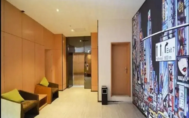 IU Hotel Zhengzhou Xinzheng Yasi College