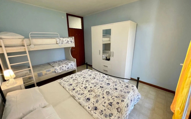 Spacious Beachside Flat With Terrace
