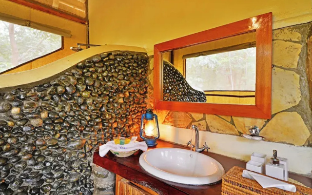 Ishasha Jungle Lodge