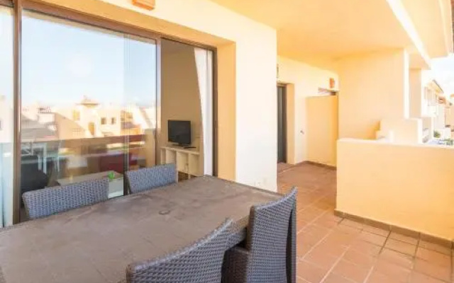Duquesa Village Apartemento 2115