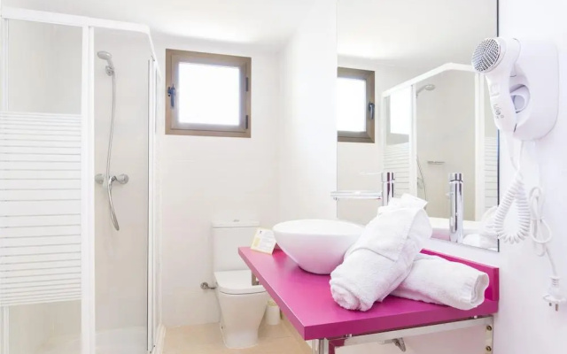 Aparthotel Cala Guya