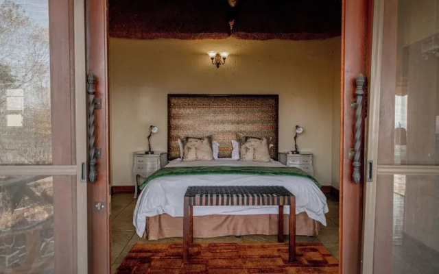 Mmakuba Private Game Lodge