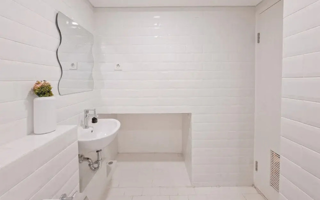 Spacious Studio Loft At Kingland Avenue Apartment