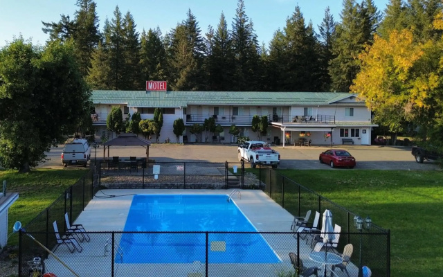 Clearwater Country Inn & RV Park