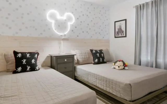 4224 Modern 4BD Private Pool - Near Disney