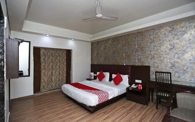 OYO 13758 XS Residency