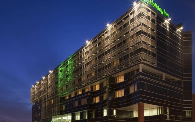 Отель Holiday Inn Belgrade вид на фасад