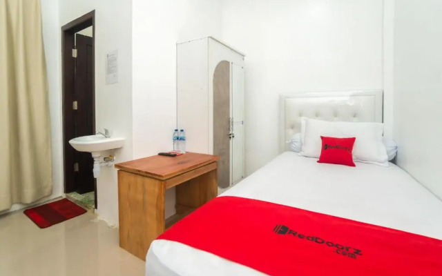 RedDoorz Syariah Near Pelabuhan Ulee Lheue Banda Aceh
