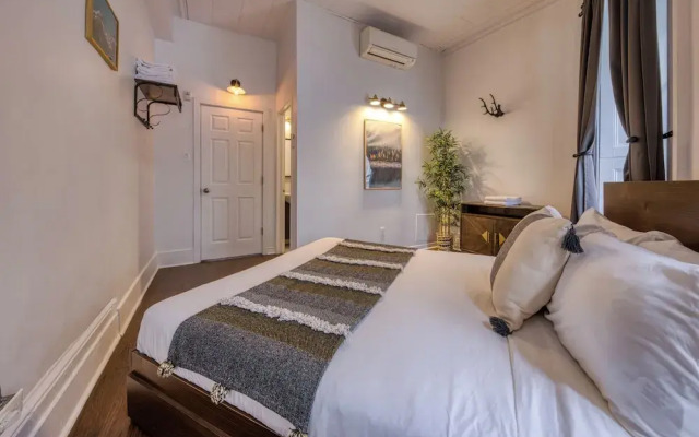 Remparts 2 Bed w Private terrace & sauna