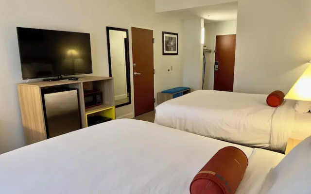 Days Inn & Suites Lakeland