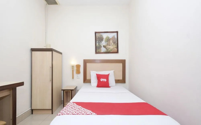 OYO 89968 Sri Sutra Hotel