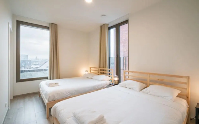 Premium City Retreat With Balcony for 12
