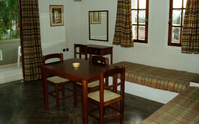 Elpida Apartments