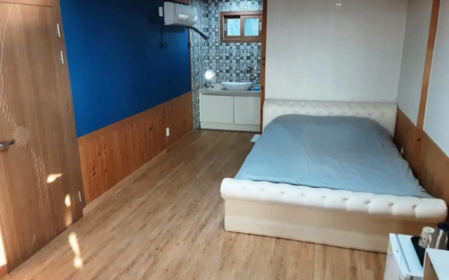Seogwipo Hayanunduk Pension