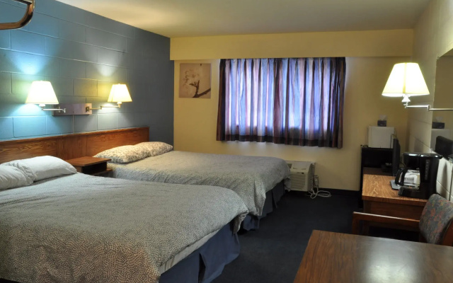 Canadas Best Value Inn Mile 0