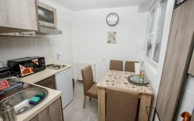 7 Days Premium Apartment