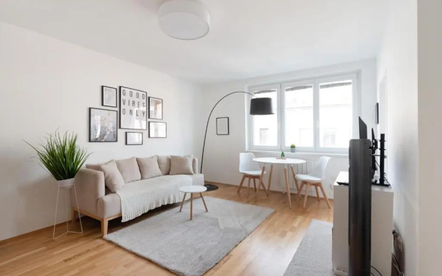 Modern, bright Studio -close to the center in a quiet area
