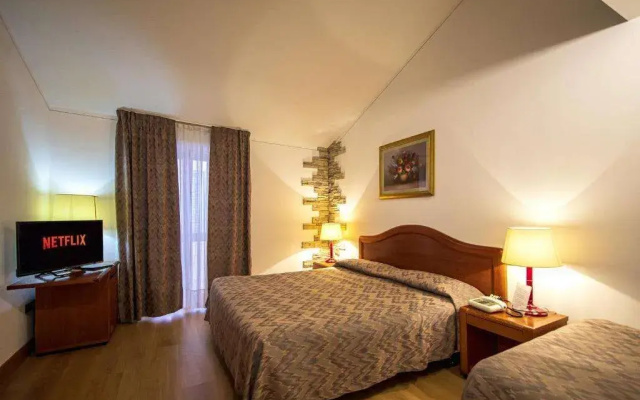 Intra Hotel