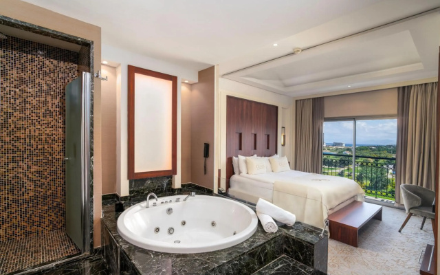 Cratos Premium Hotel Casino & SPA