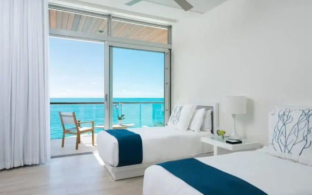 Oceanfront Luxury Villa Infinity Plunge Pools