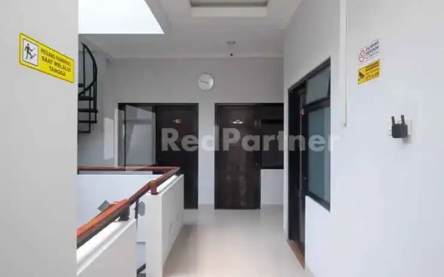 DR Living Syariah Solo Mitra RedDoorz