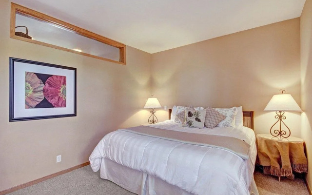 1926 Soda Springs Ii 3 Bedroom Townhouse by RedAwning
