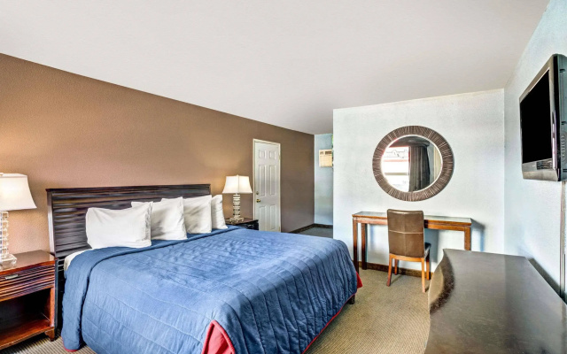 Travelodge Center Strip
