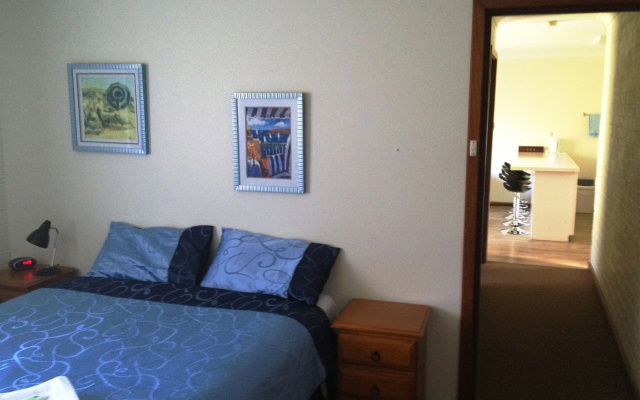 Emu Beach Chalets