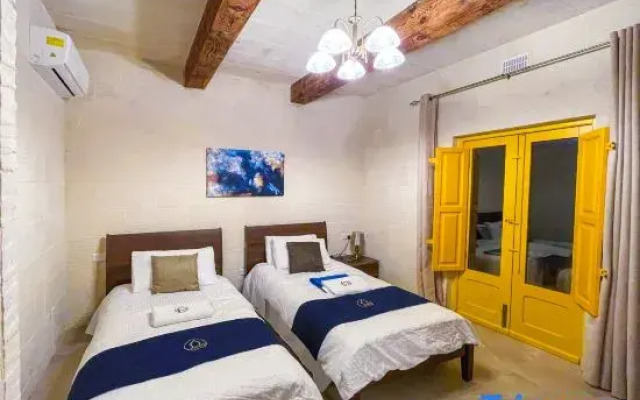 INNI - 4 bedrooms (sleeps 8 + 2 kids) Gharb village