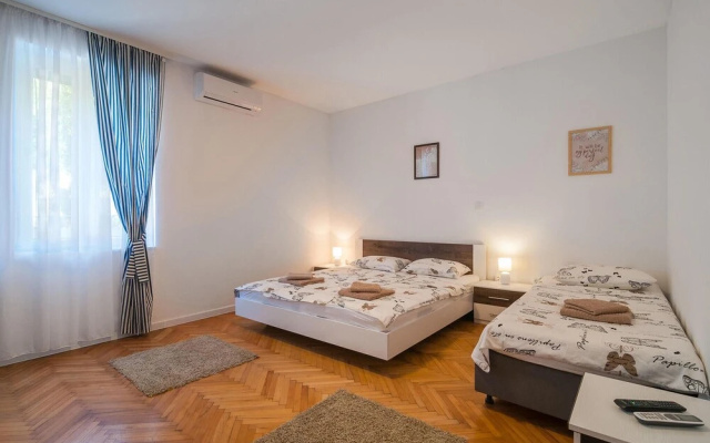 Awesome Apartment in Kastel Sucurac With Wifi and 4 Bedrooms