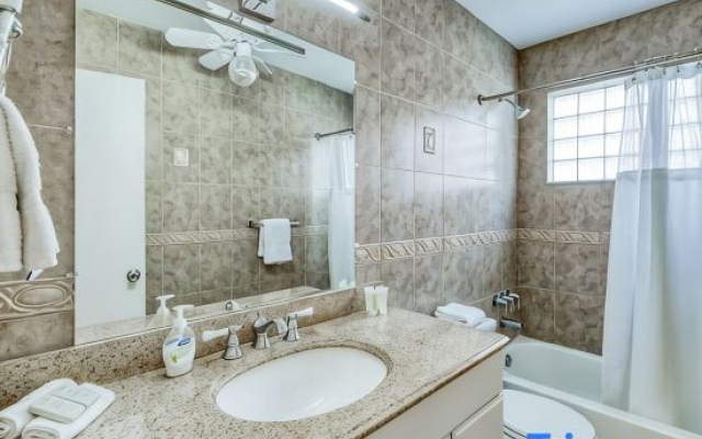 Heated Pool 3BR Home, 15mins to Beach