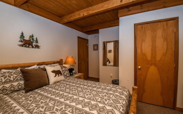 Bear Mountain Lodge 4 Bedroom House