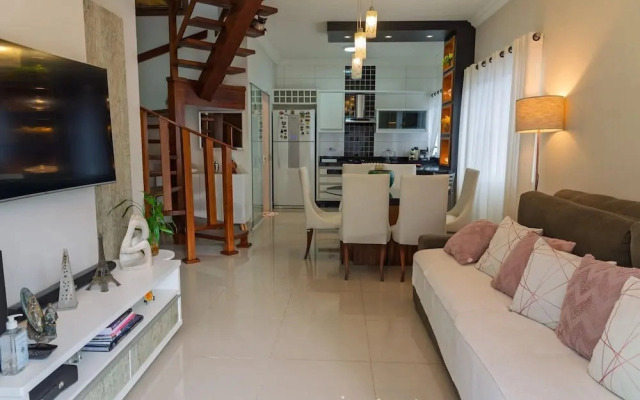 Casa c Churrasqueira a 300m da Praia de Massagua u