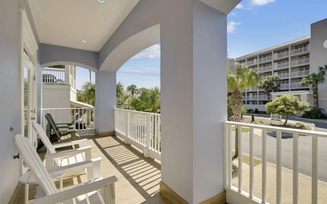 Paradise Pointe - Gorgeous 4 BR home with pool by RedAwning
