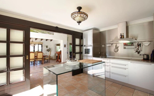 Villa - 4 Bedrooms with Pool - 103187