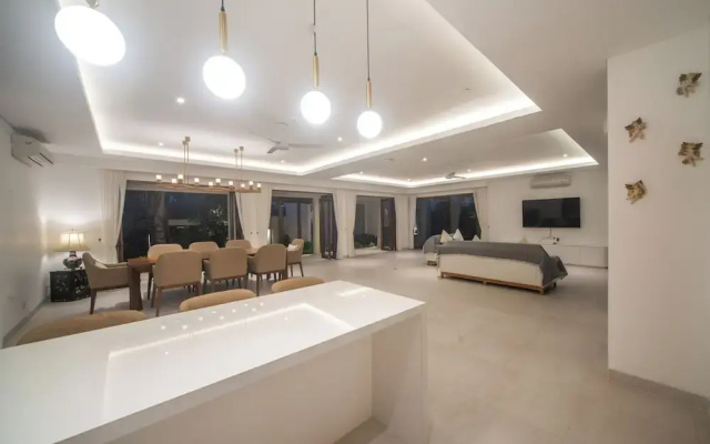 Luxury 4 Bedroom Bella Vista Villa