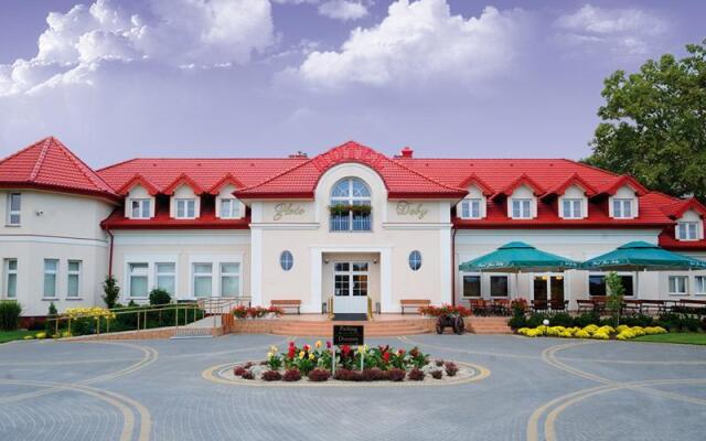 Hotel Złote Dęby вид на фасад