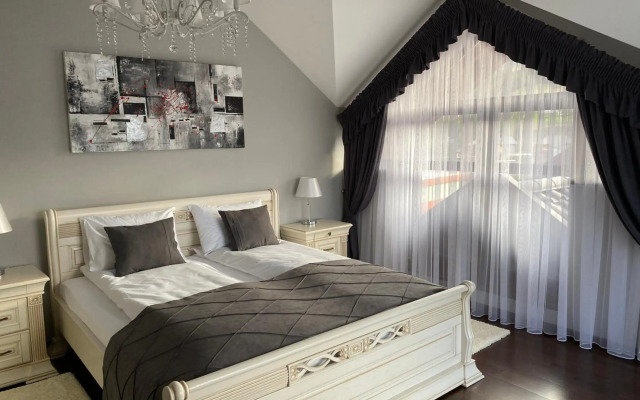 Hostynnyy Dvir Apartament Hotel