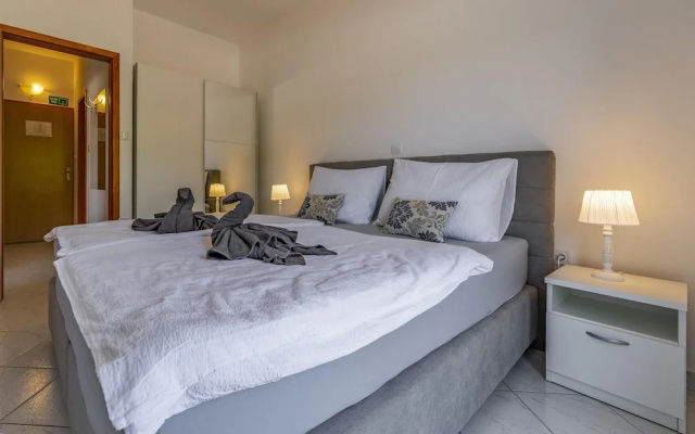 Apartments with Shared Pool Rocco 1