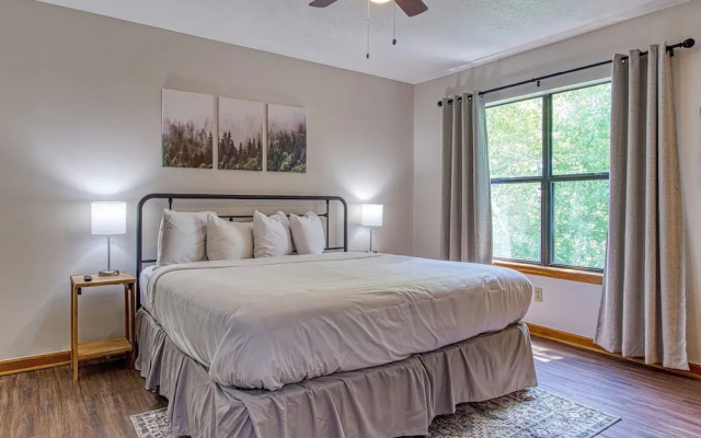 Pinecrest Townhomes-1K-2Q Unit-Renovated