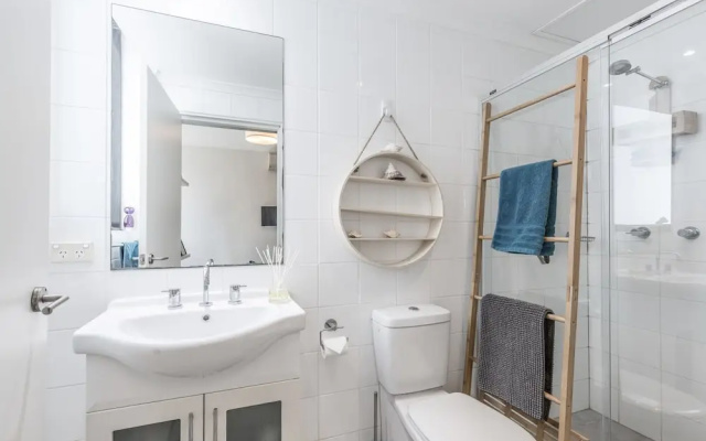 Sunny AC Sydney 2 Bedroom Apt