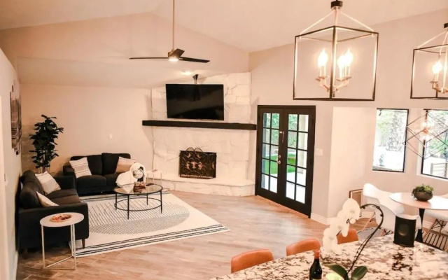 4-bdrm Vacation Dream Home W/backyard Paradise!