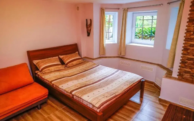 Top Center Apartment 2