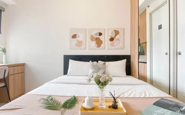 Comfy Studio Room At Podomoro Golf View Apartment
