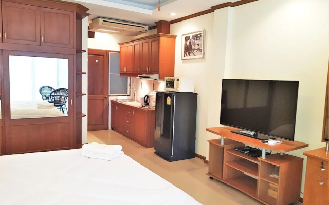 Large Studio Baan Suan Lalana