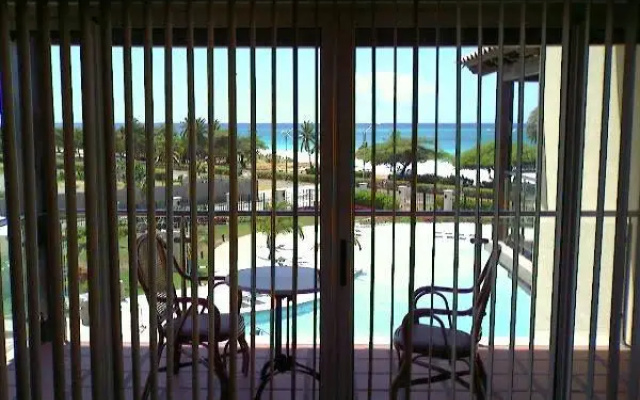 Deluxe Two-bedroom Condo - Pri 8497